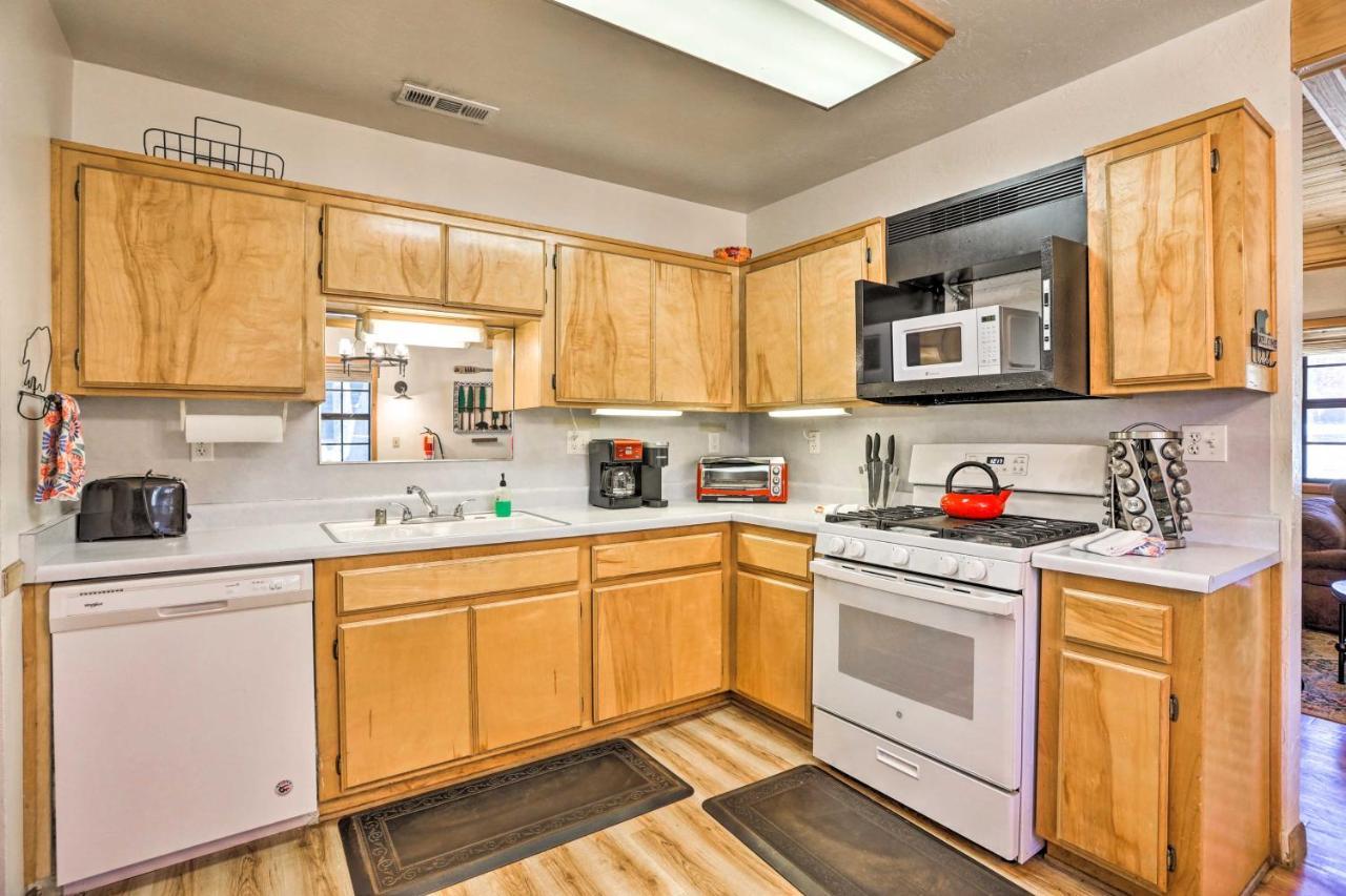 Big Bear Cabin With Deck And Hot Tub, Near Resorts! Big Bear Lake Exteriör bild